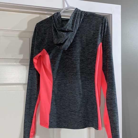 Long sleeve workout top - Picture 2 of 2